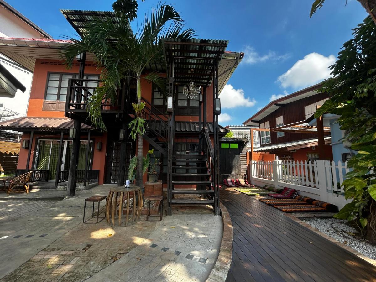 Villa'S Homestay チエンマイ エクステリア 写真